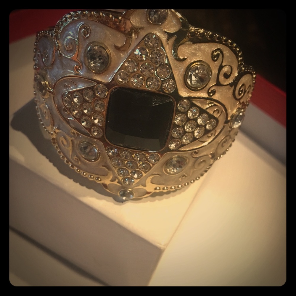 Vintage style cuff bangle